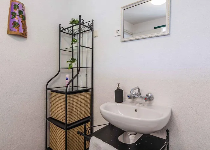 Prázdninový dům In 39098 Drivenik